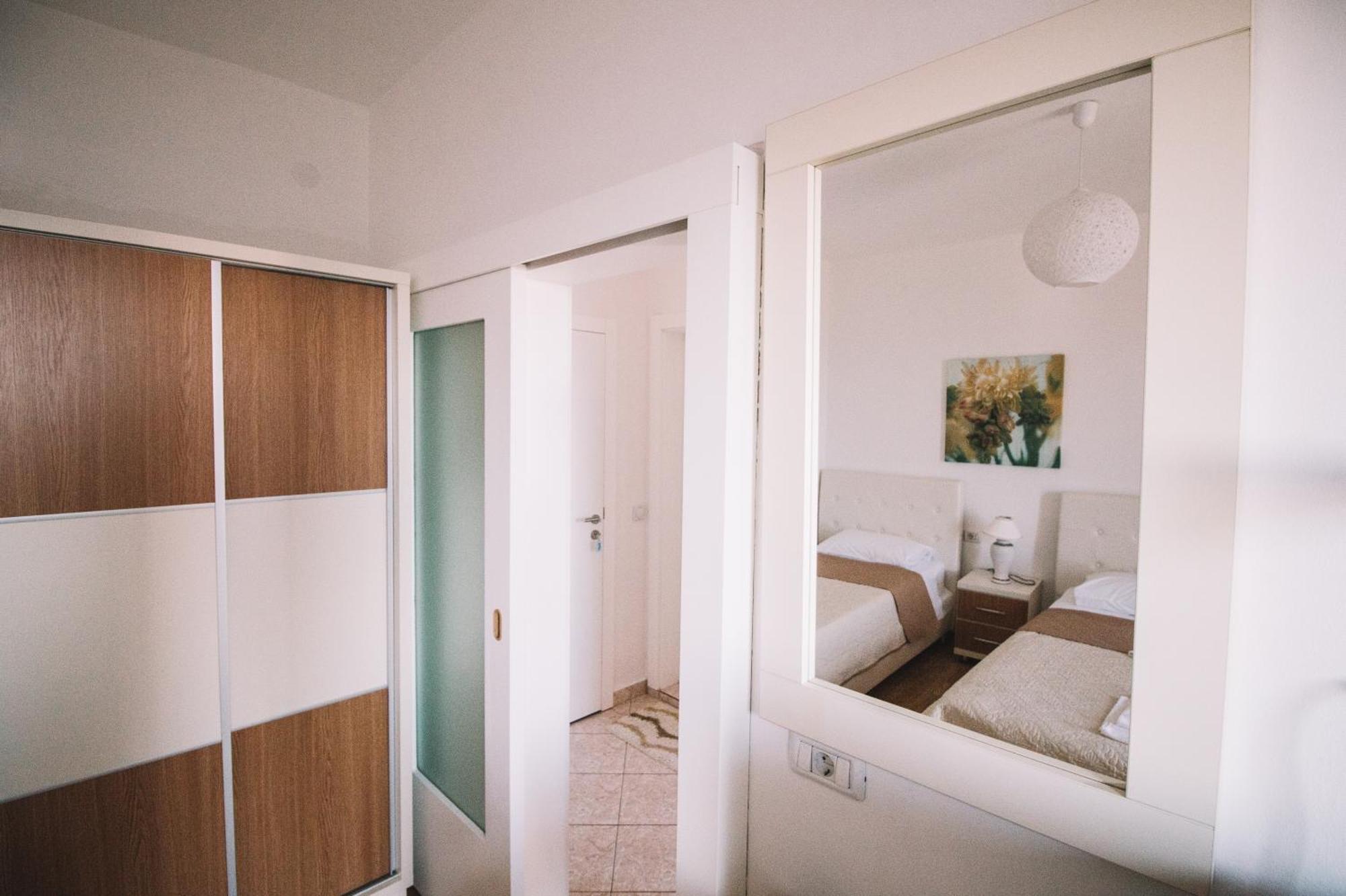 Apartments Hollaj Ulcinj Exterior photo